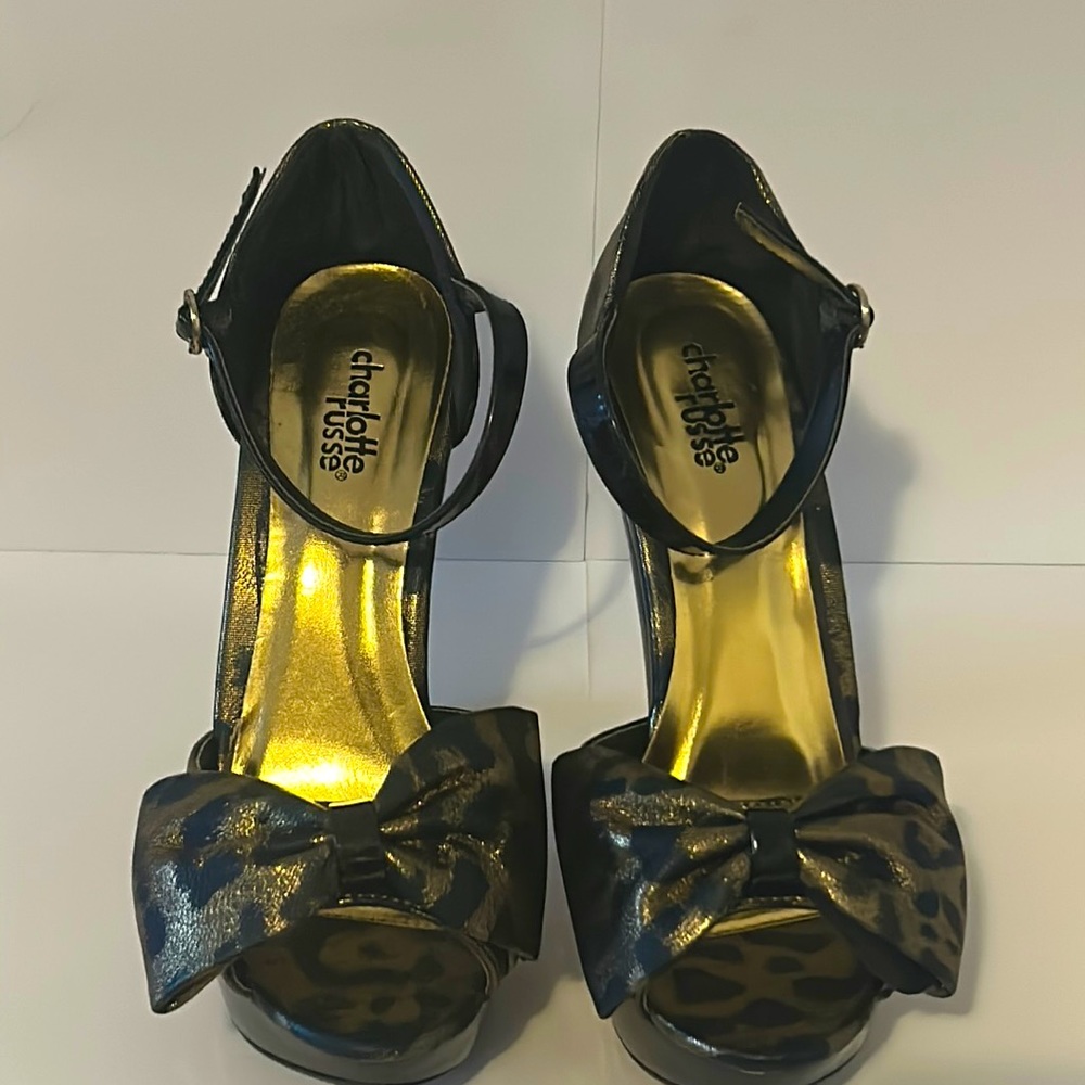 🖤Black an Gold Leopard print shoes💛